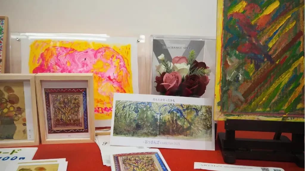 ARTMaN参加者の作品が展示されている