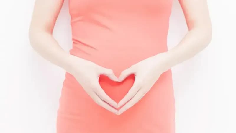 エストロゲンとは｜働きや分泌メカニズム・増やす方法・過剰分泌や男性への影響を解説【医師監修】