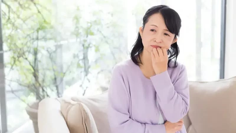 ひどいもの忘れの原因は認知症？加齢と病気の違いや医療機関受診の目安・チェックリストを紹介