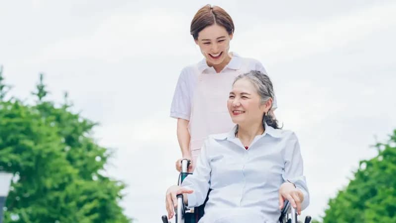 介護保険と医療保険はどちらが優先される？適用の条件や併用について解説