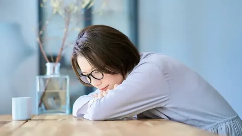 脳疲労は存在する？休んでも取れない疲れの原因と解消法を医学的に解説