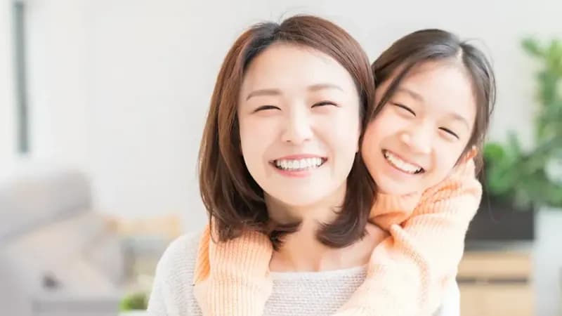 愛情ホルモンのオキシトシンとは｜作用や分泌メカニズム・出し方や過剰分泌のリスクを解説