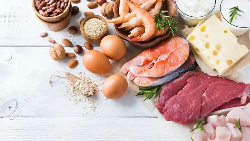 タンパク質が多い食べ物とは？年齢別の目標摂取量やおすすめのメニューを紹介