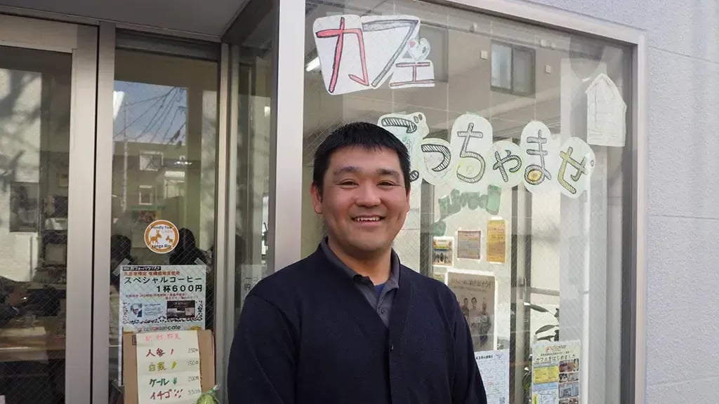 理想の認知症介護は「街」にある。品川区・認知症地域支援推進員 鈴木裕太さんがお祭りや駄菓子屋で紡ぐ地域コミュニティ