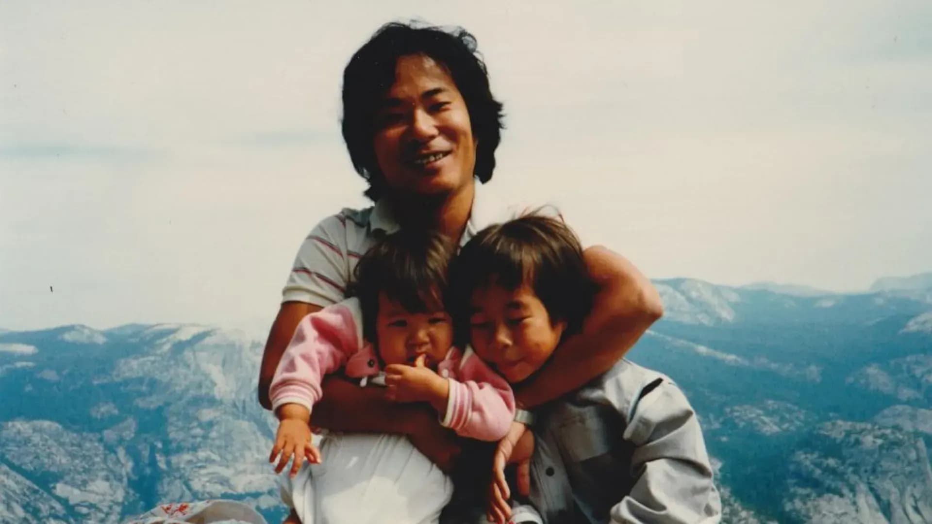 若き父と、幼少時代の兄と私