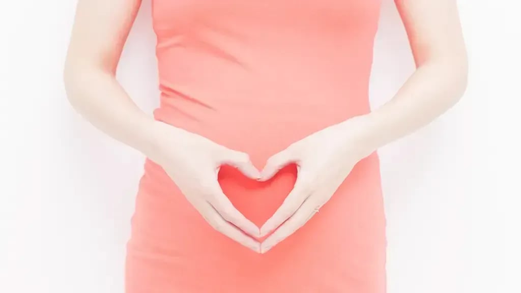 エストロゲンとは|働きや分泌メカニズム・増やす方法・過剰分泌や男性への影響を解説【医師監修】