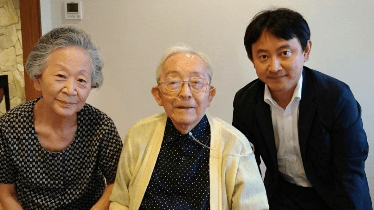 老人ホームに入居した長谷川和夫先生ご夫妻と洋先生