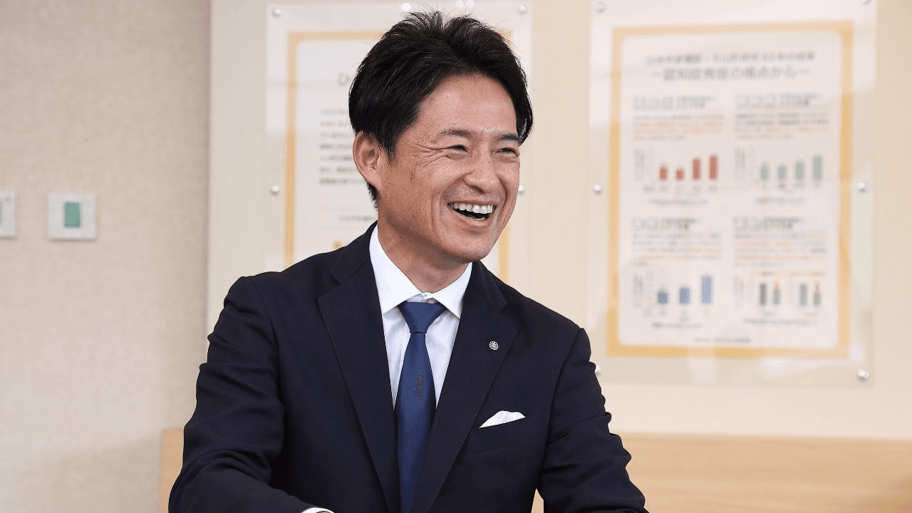 西村勝町長の笑顔の写真