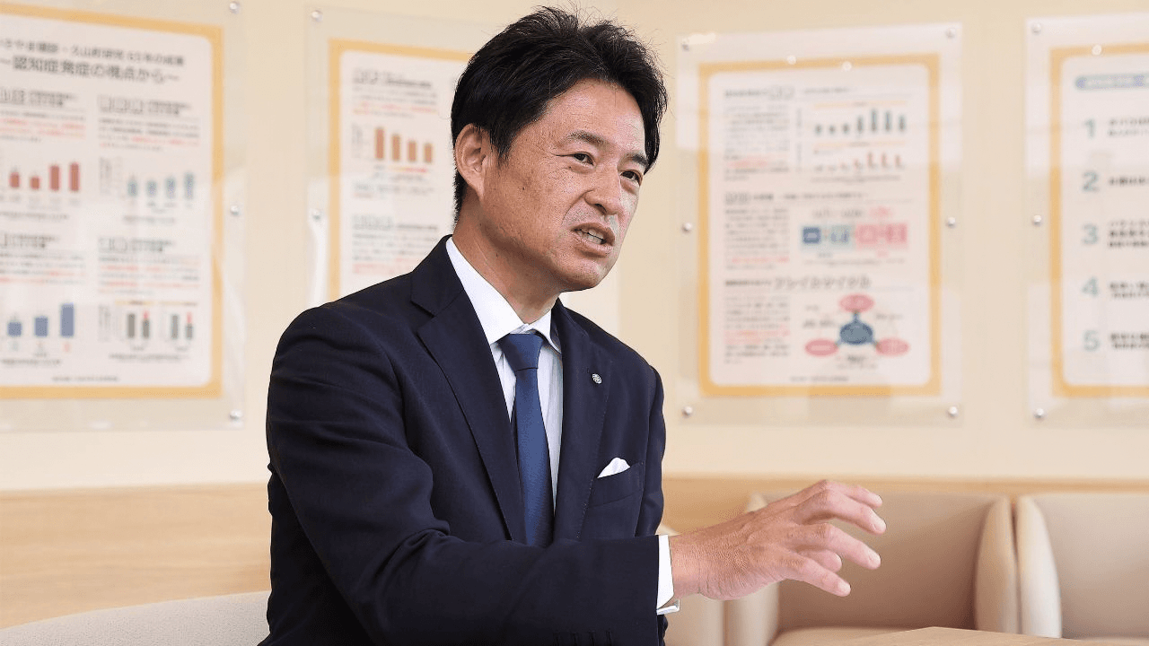 久山町長の西村勝氏の写真