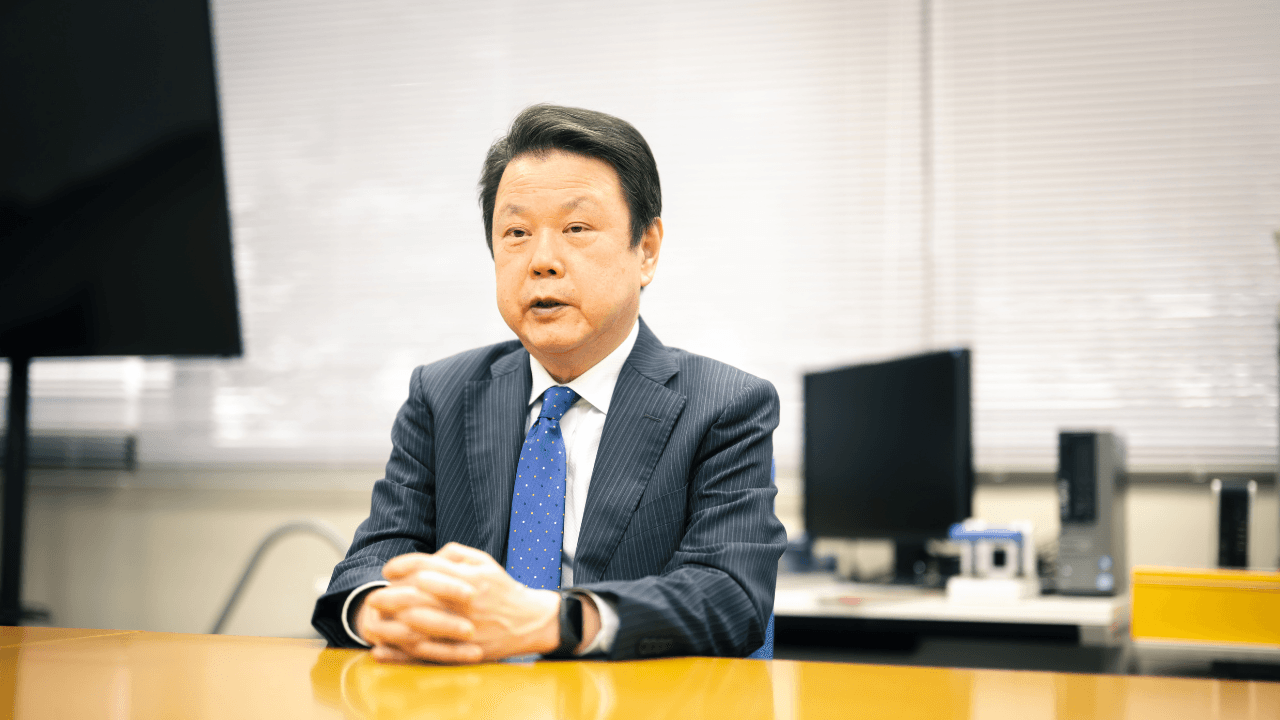 APOEについてインタビューを受ける池内健先生
