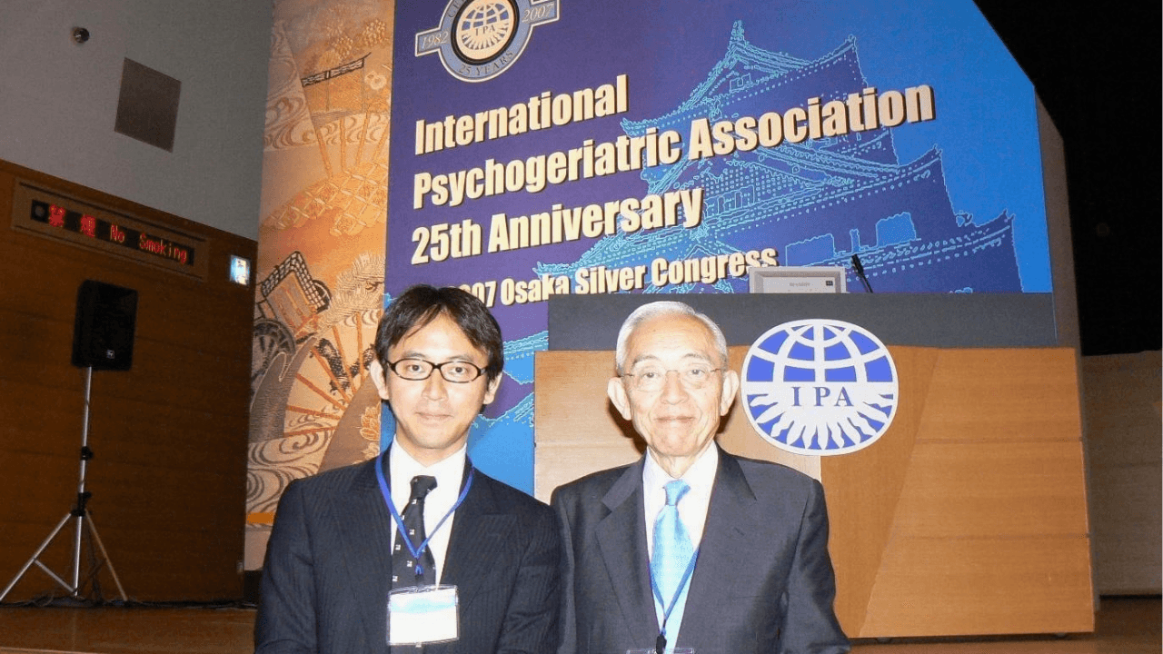 日本老年精神医学会会場での長谷川和夫先生と洋先生