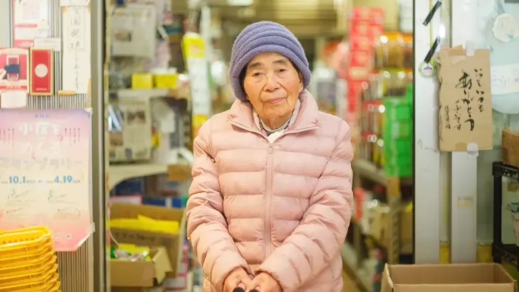 【エネルギッシュ先輩】85歳現役、駄菓子問屋の大屋商店店主・大屋律子さん「人に会うと元気になっちゃう」