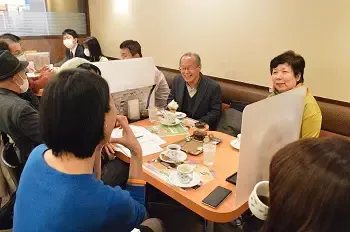 実桜の会の一場面2