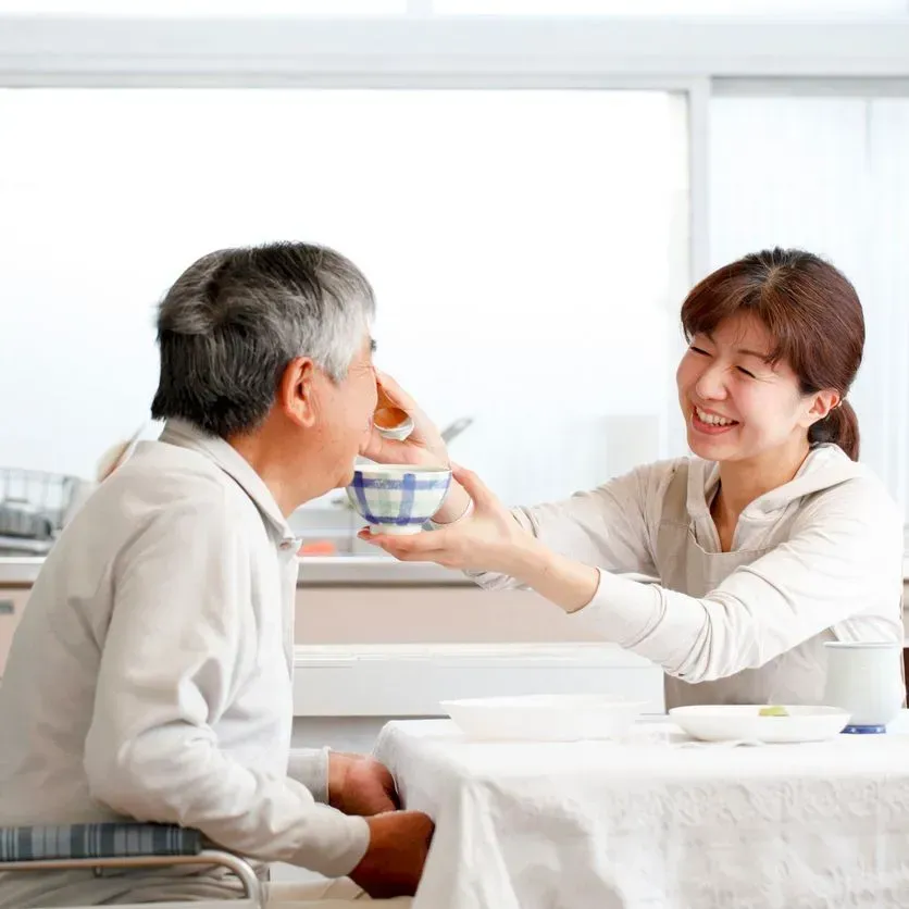 「認知症の家族が入れ歯を外してしまうのですが、どのような対策がありますか？」