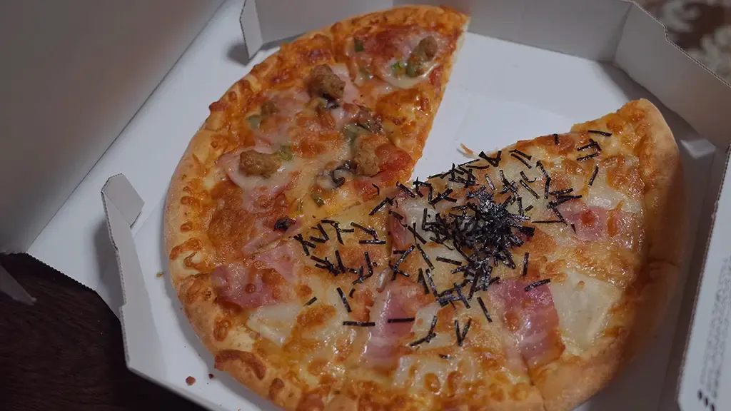 宅配ピザを食べた時の写真