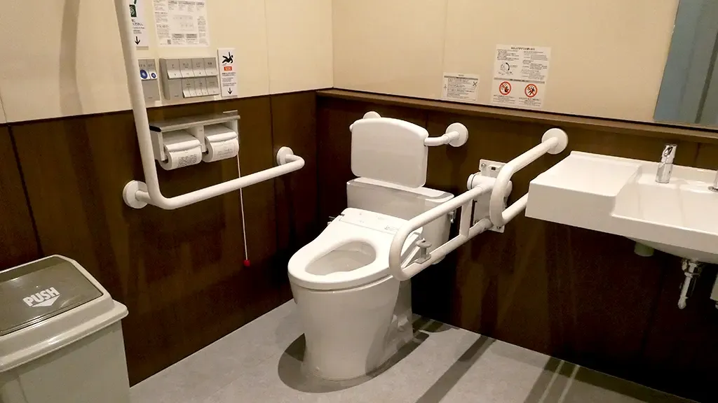 壁と便座にコントラストをつける工夫