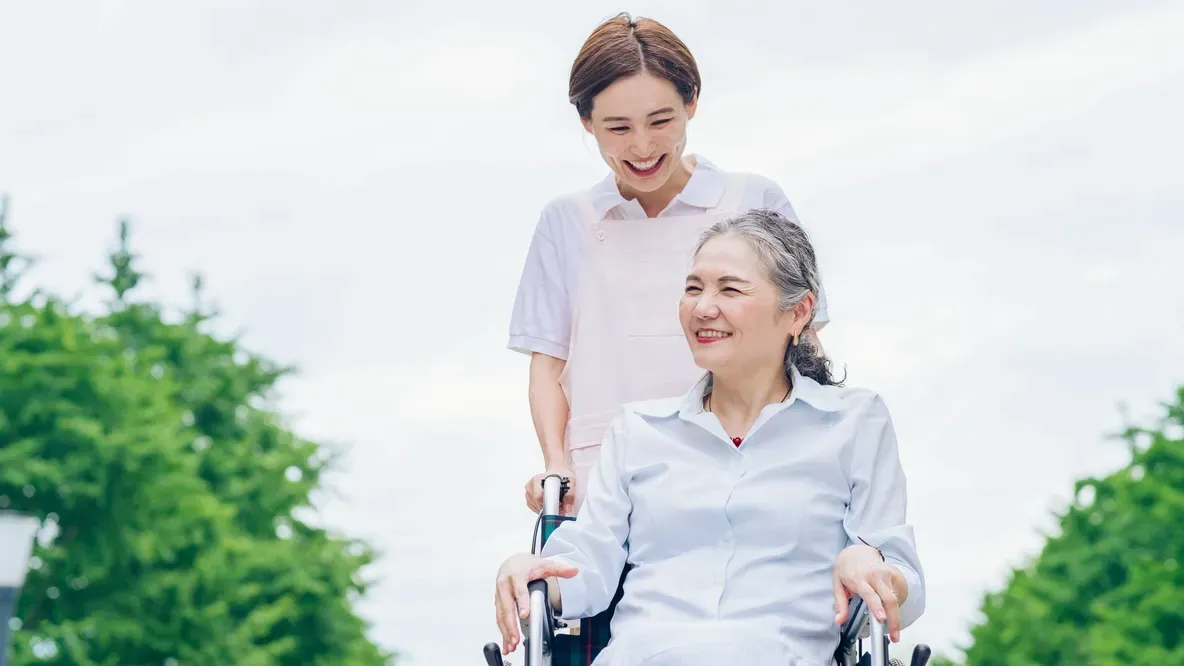 介護保険と医療保険はどちらが優先される？適用の条件や併用について解説