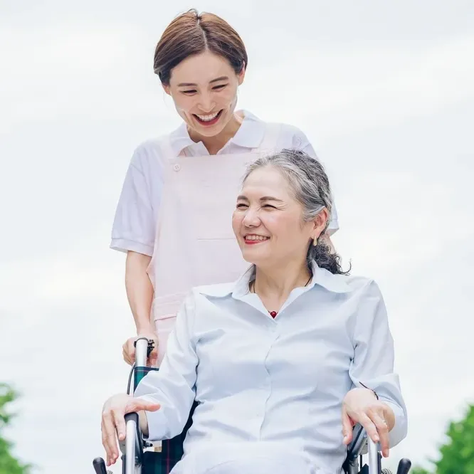 介護保険と医療保険はどちらが優先される?適用の条件や併用について解説