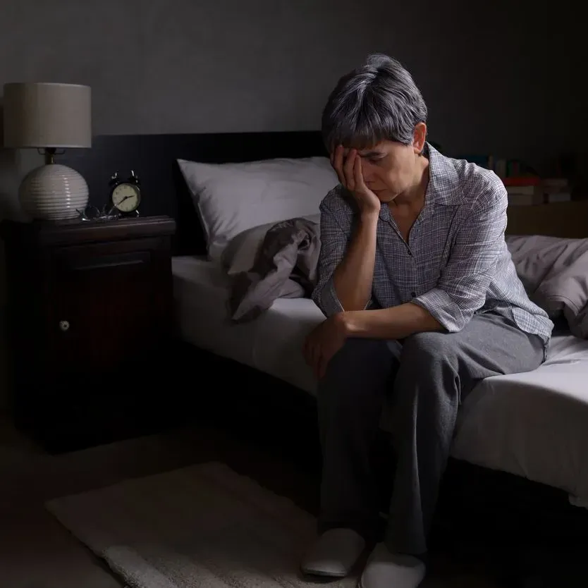 眠りが浅くなるのはなぜ？原因や改善方法を解説