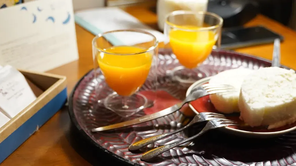 藤岡さんの祖母とのおやつタイム