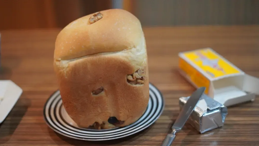 焼いたパンを添えて