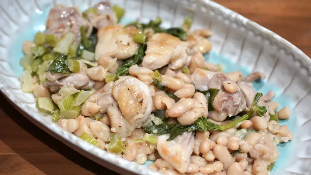 セロリと白インゲンで鶏肉を煮た地中海料理
