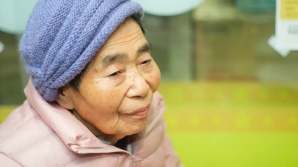 日暮里の店で取材を受ける大屋さん