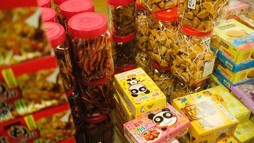 大屋商店に並ぶ駄菓子