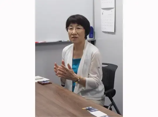 インタビューに答える株式会社GFM宗像 昭子さん