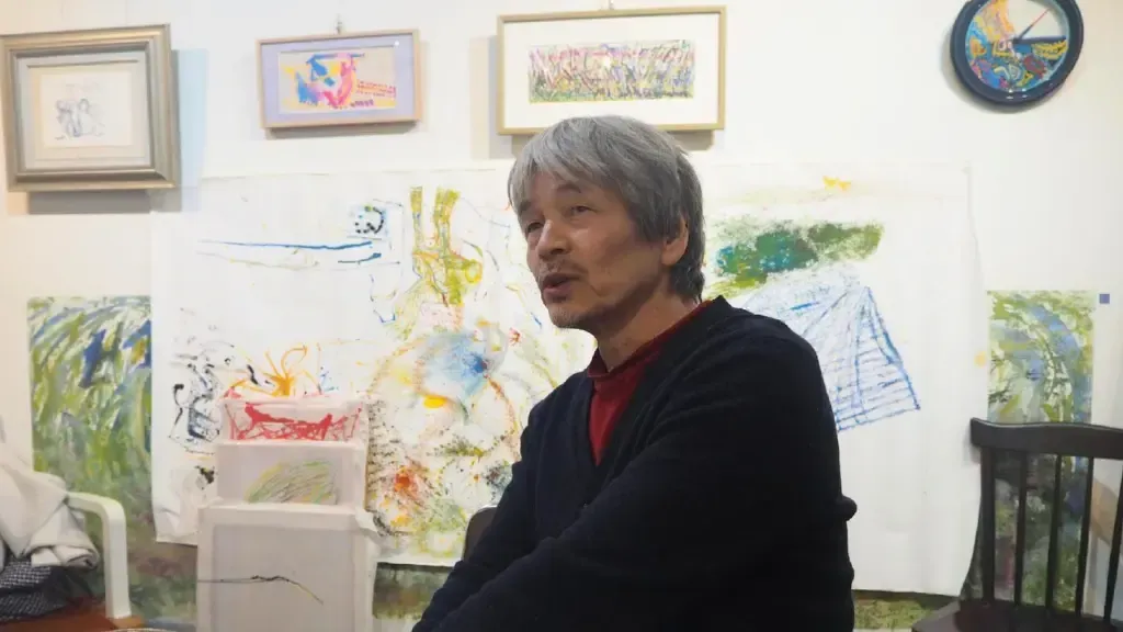 プログラムアートについてインタビューで語る鍋島さん