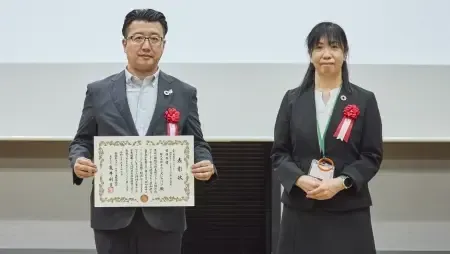 「認知症サポーターキャラバン」最優秀賞の受賞式での岩城明子さん
