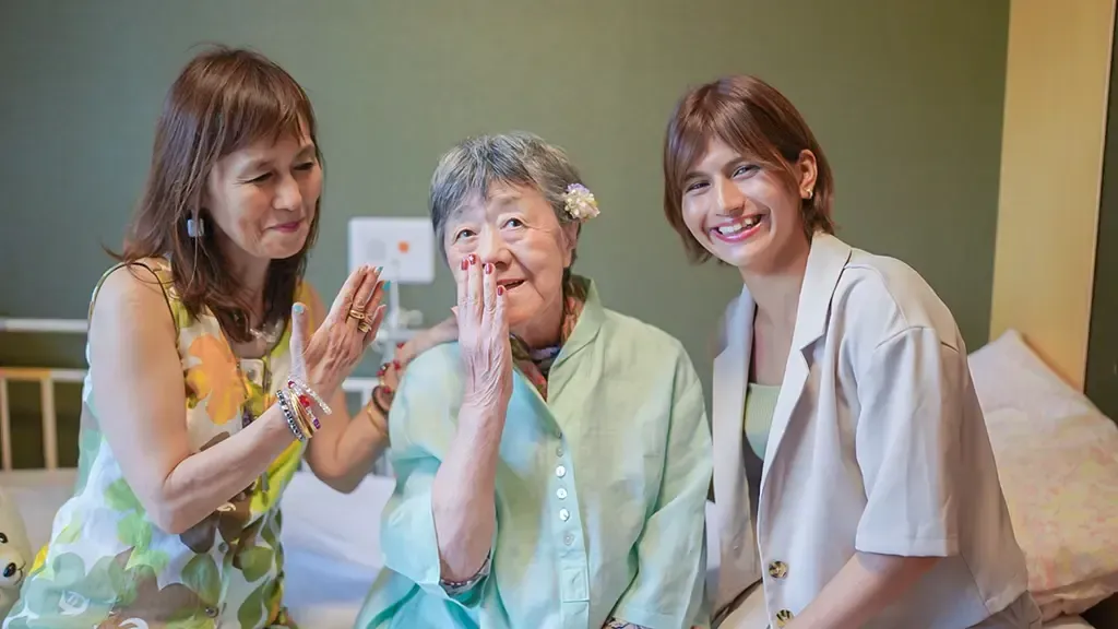 堀口さんのお母様とお祖母様との写真