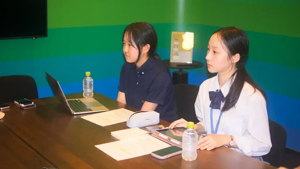 普連土学園の井出さんと広尾学園の佐藤さん