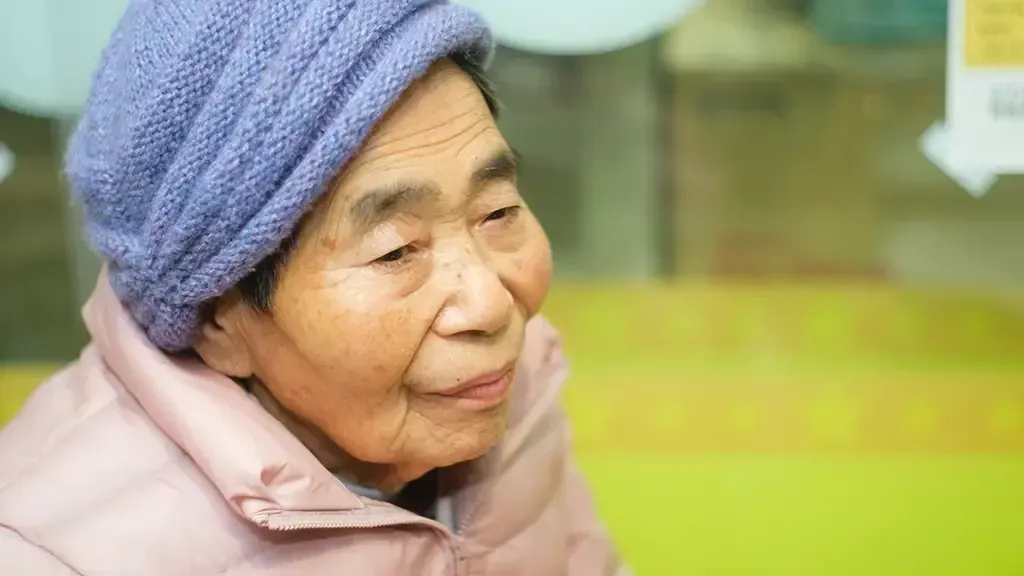 日暮里の店で取材を受ける大屋さん