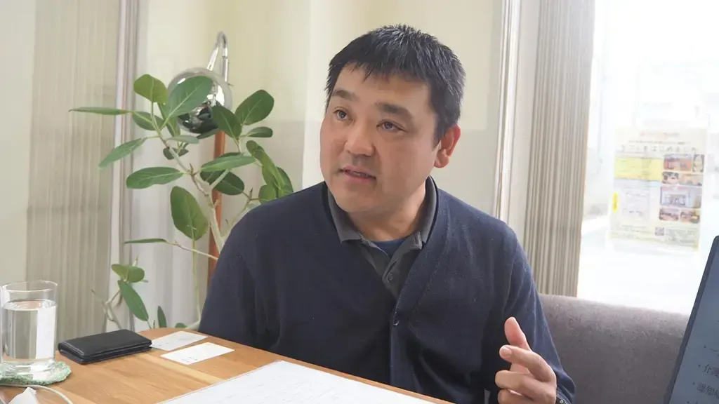 認知症介護と地域連携について話す鈴木さん